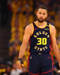 开云体育网址-库里再谈73胜丢冠：没有那么多假如&amp;amp;会把自己逼疯的 我坦然接受