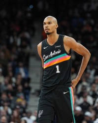 开云-回归首发终于赢球！文班12中7&amp;三分6中5 得到22分10板1助2帽