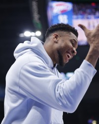 开云-字母哥复出也救不了现在的雄鹿 球队想输球&amp;他却想带队进季后赛