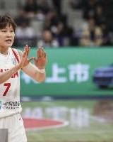 弹无虚发！杨力维半场10分钟4投4中贡献10分 三分2中2