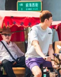 男篮第一中锋蹬三轮拉客？2米17周琦干起副业 网友：为退役谋出路