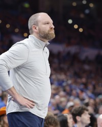 开云入口-美记：近期传闻雄鹿、魔术和奇才都有意前灰熊主帅詹金斯