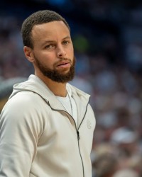 开云体育在线-投篮训练秘诀：克六揭秘库里命中率仅五成 在挫折中坚持方能成功