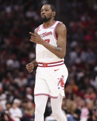 开云入口-老而弥坚！杜兰特本季高效场均26+5.5+4.8&amp;三项命中率52%/41%/87%