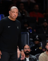 开云体育在线-离队在即？里弗斯：我有七个孙子孙女 也许是时候多去看看他们了